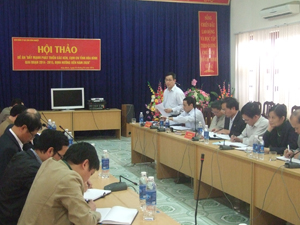 Lãnh đạo Ban quản lý các KCN tiếp thu các ý kiến phát biểu tại hội thảo.